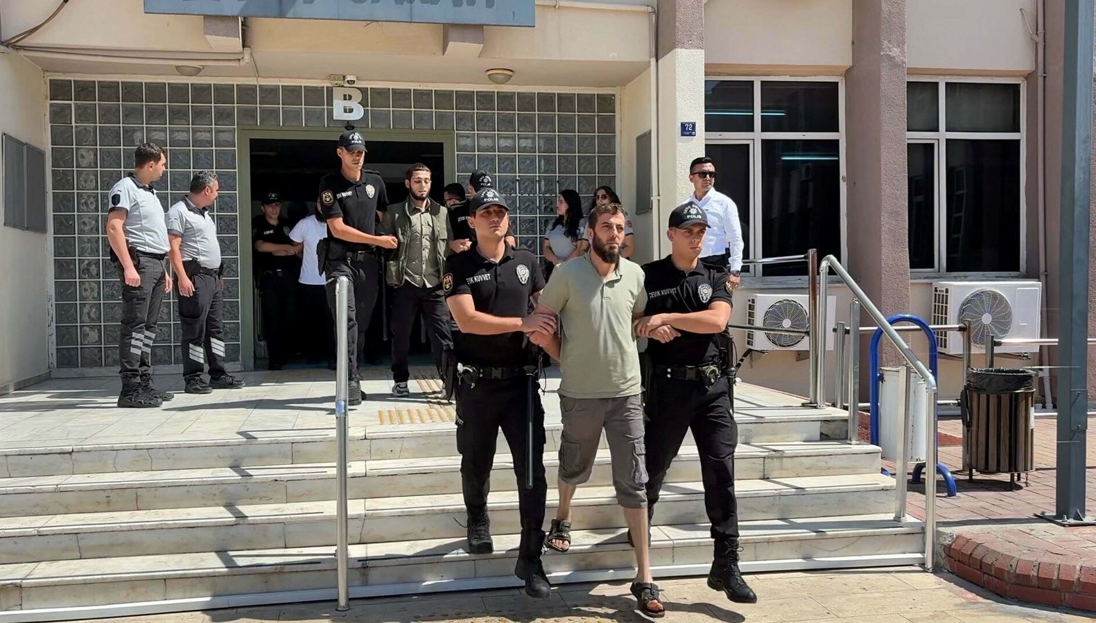 aydinda daes operasyonunda 5 tutuklama VbT337qM