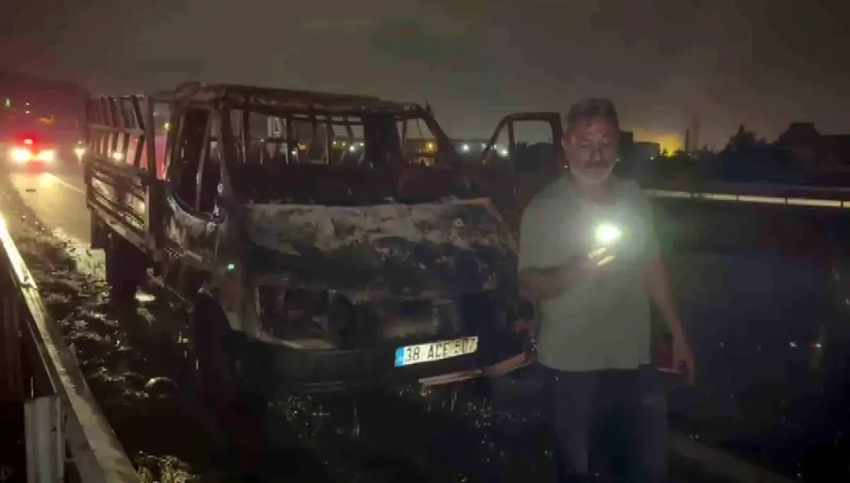 hatayda kamyonet yandi surucu tepki gosterdi KzaTa6Wf