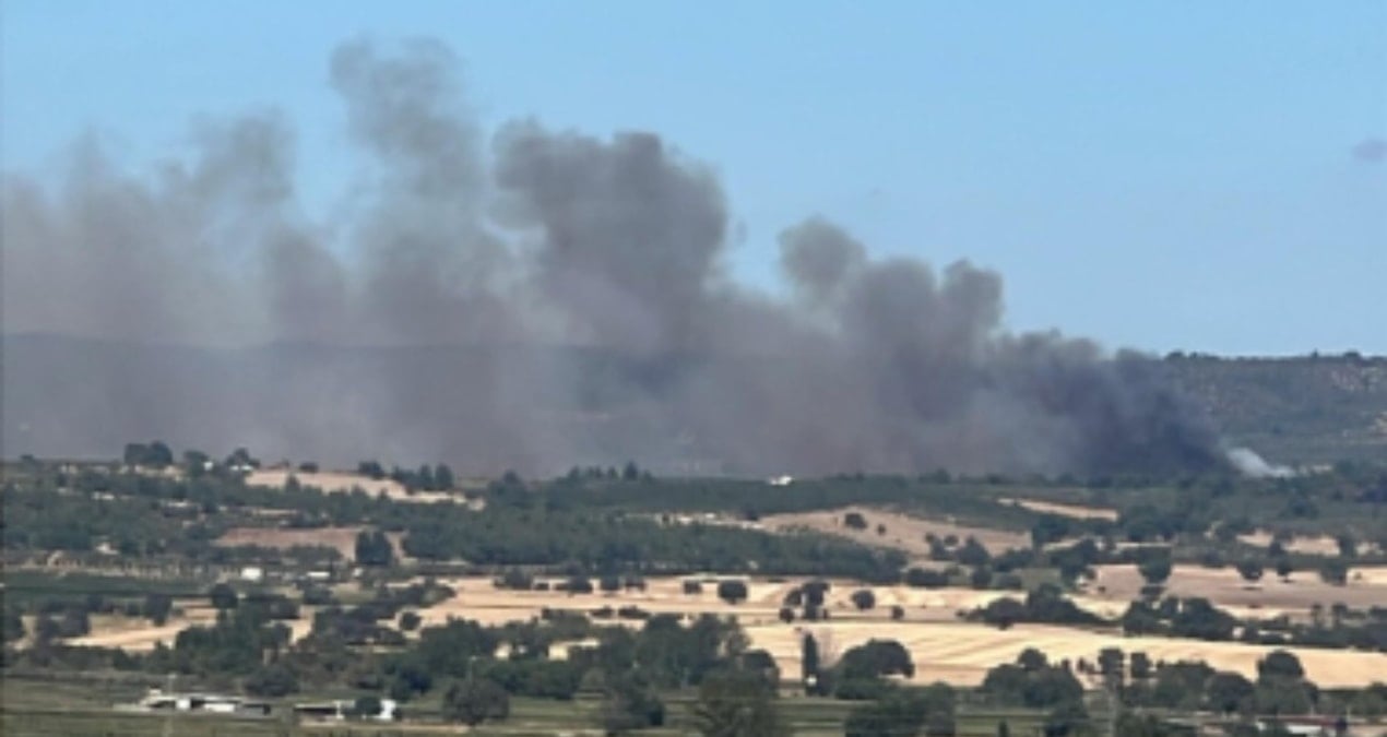 orman yangininda korkutan anlar arazoz alevlerin arasinda kaldi bm1D18l4