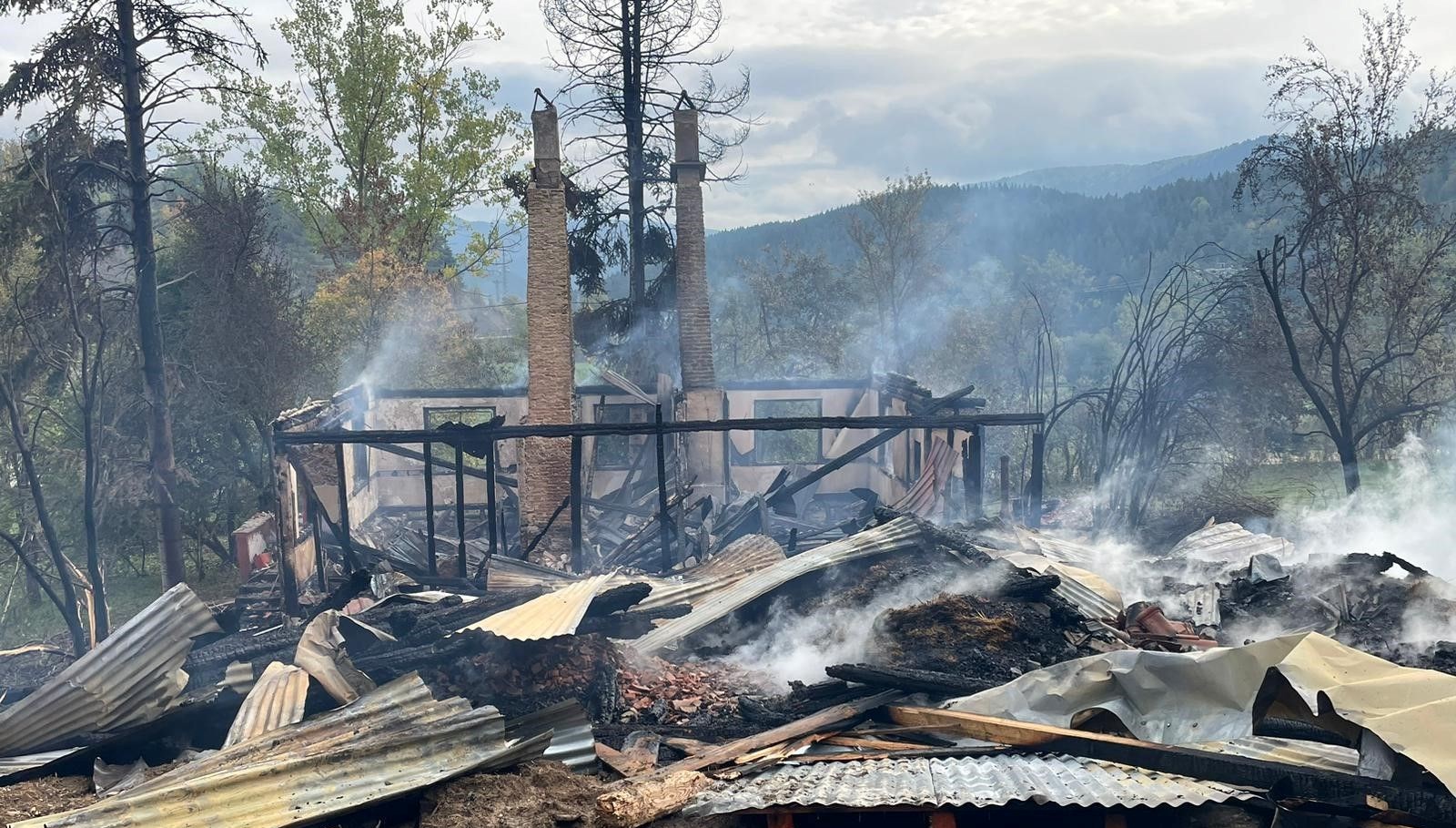 alevlere teslim olan ahsap ev kule dondu qJfcH2Ug