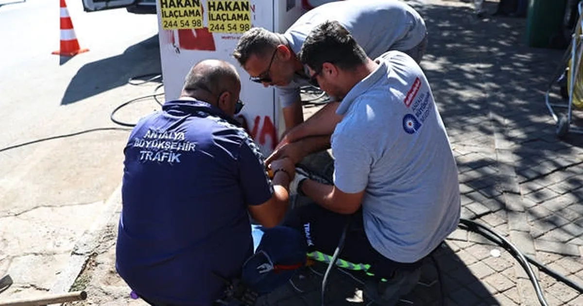 antalya buyuksehir sinyalizasyon alt yapisini yeniliyor PynNVLKQ