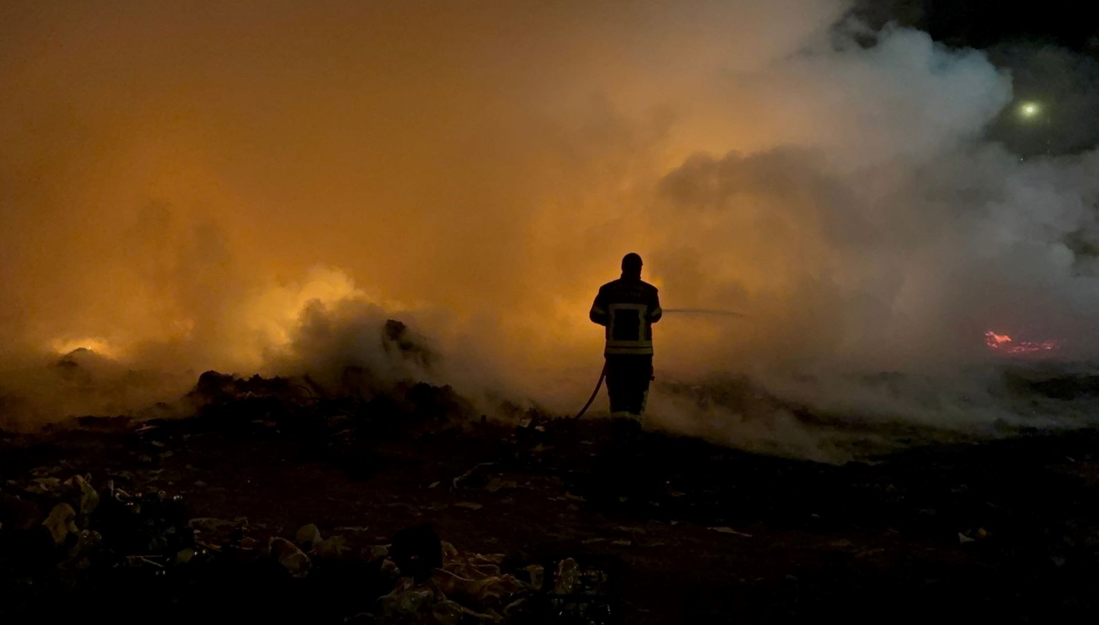 atik yangini eve sicramadan sonduruldu 25WTDE9S.jpg