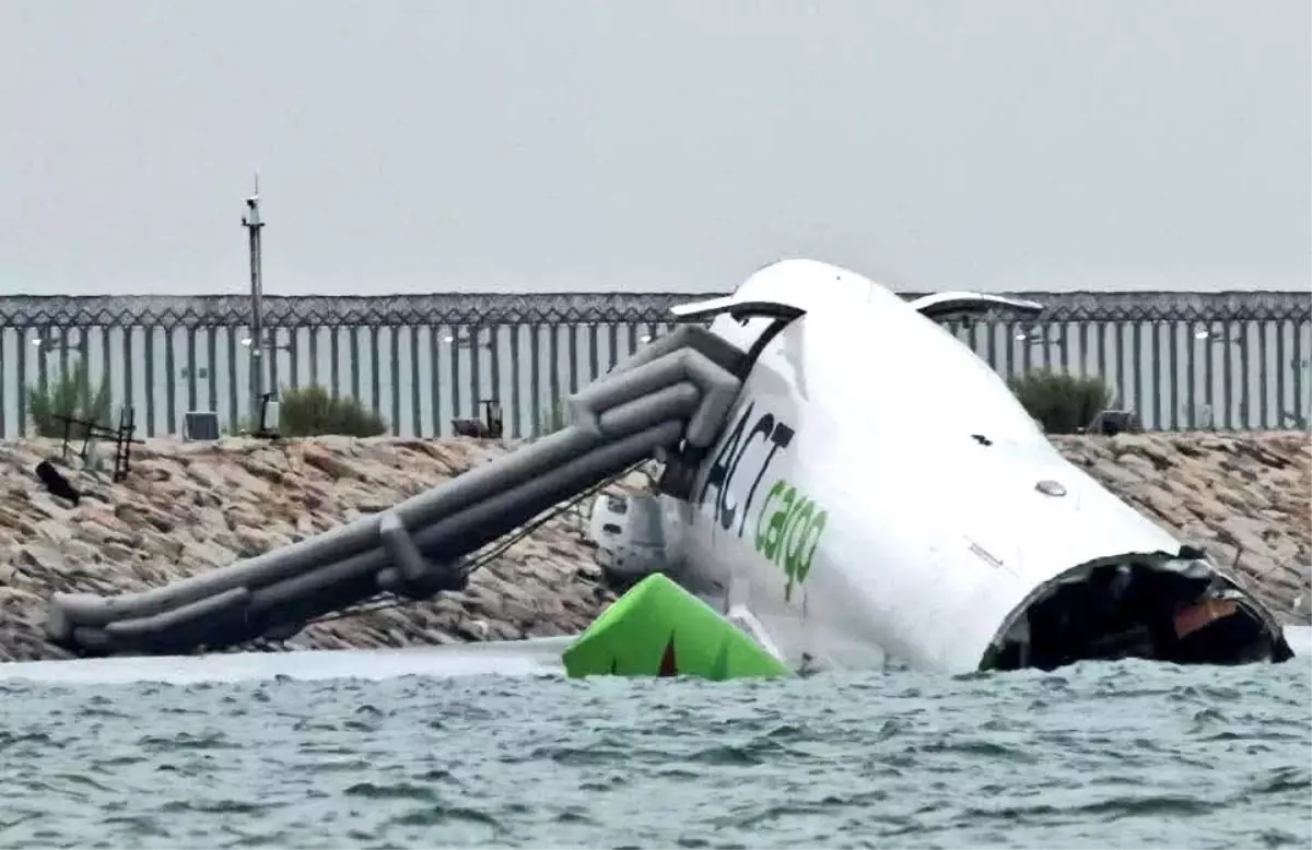 hong kongda kargo ucagi kazasi kr3gnO15.jpg