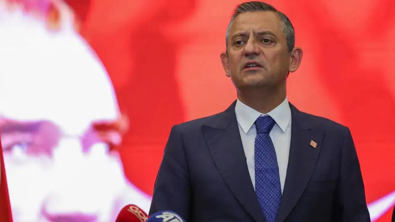 ozgur ozelden bulent arinca meclis yaniti gecen yildan bu yana partim saldiri altinda DjGMqVGC