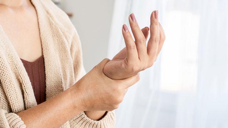 sessiz tehdit artrit sadece yaslilari vurmuyor eklem agrilarini hafife almayin RAwXMX8t.jpg