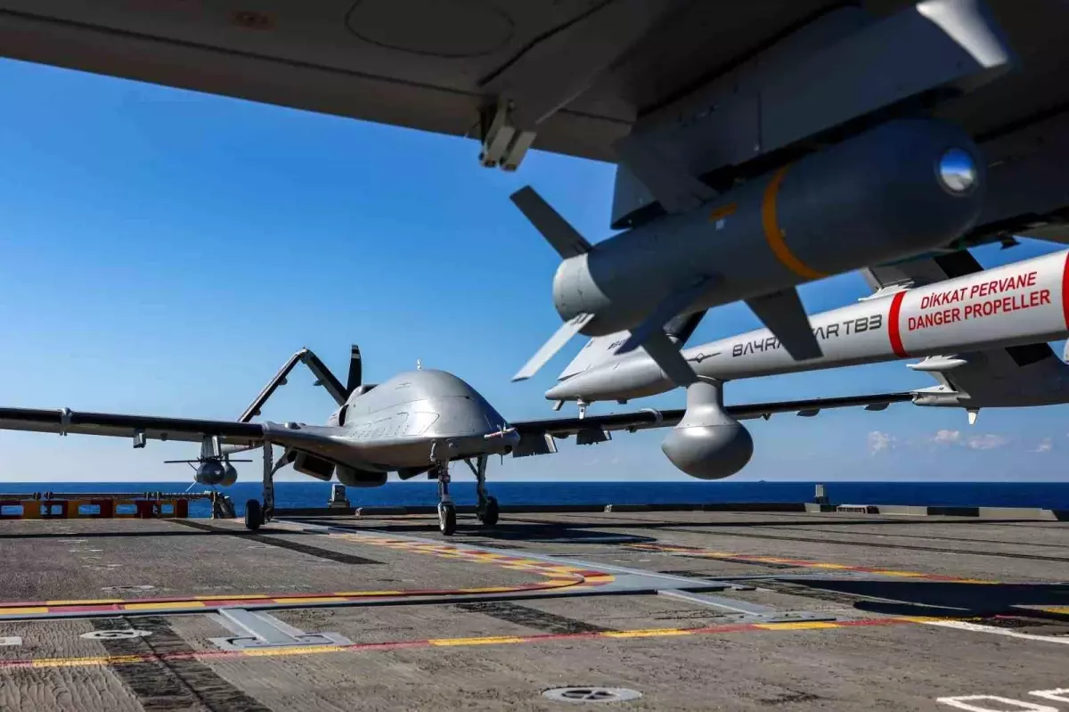 turkiyenin ilk siha gemisi tcg anadolu denizkurdu tatbikatinda hedefleri vurdu 5y4isCbt