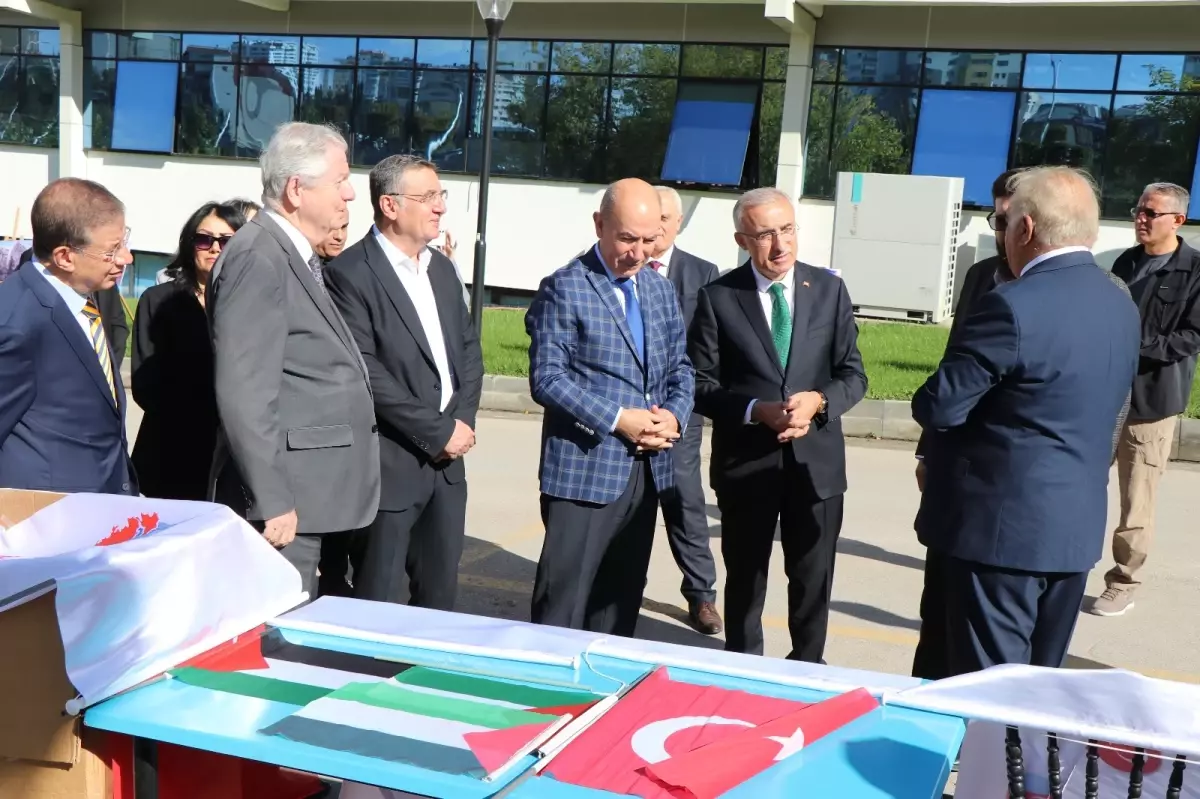 yuksek ihtisas universitesinde gazze ile dayanisma haftasi duzenlendi OJVBfGvn