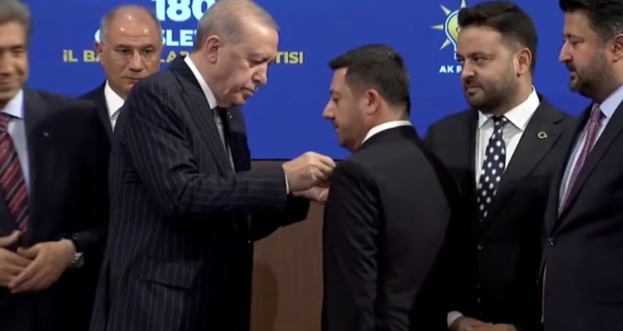 ‘Benim gibi ahlaksızların yeri AKP değildir’ dedi, AKP’ye geçti
